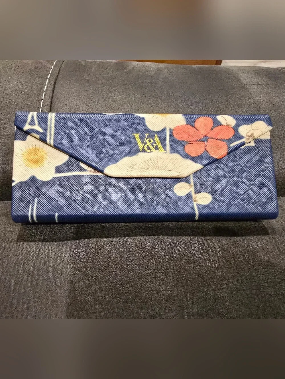 V&A Victoria & Albert Museum Blue Floral Hard Eyeglasses Case